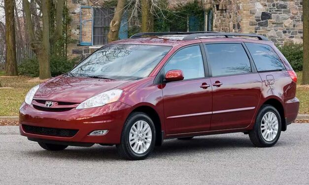 2010 Toyota Sienna minivan offers value and versatility