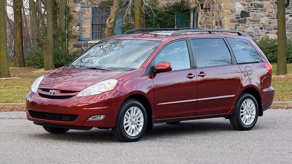 2010 Toyota Sienna minivan offers value and versatility